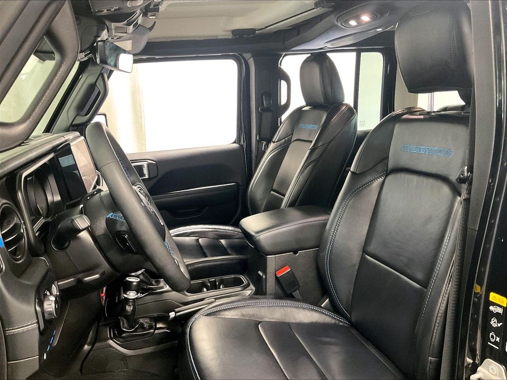 2024 Jeep Wrangler — photo 10