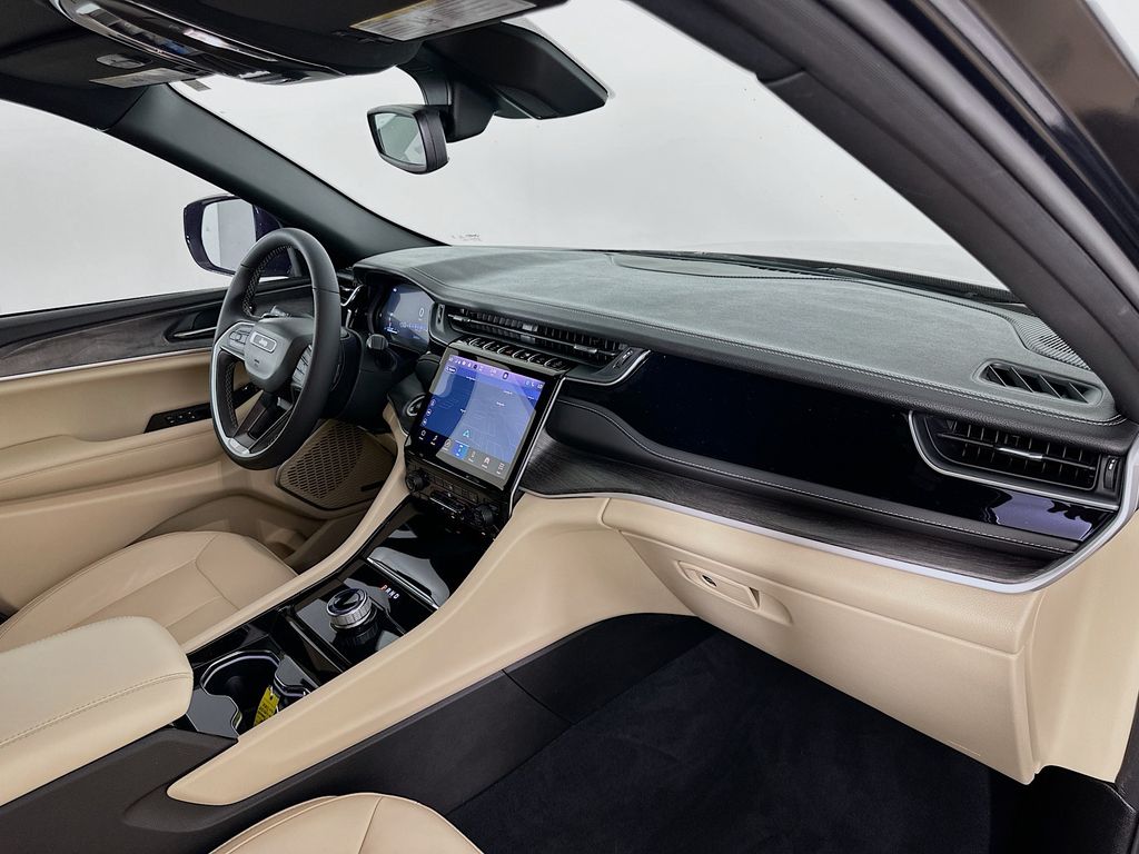 2023 Jeep Grand Cherokee Limited Edition 30
