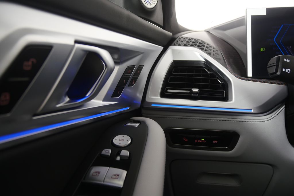 Thumbnail: 2026 BMW XM - 20