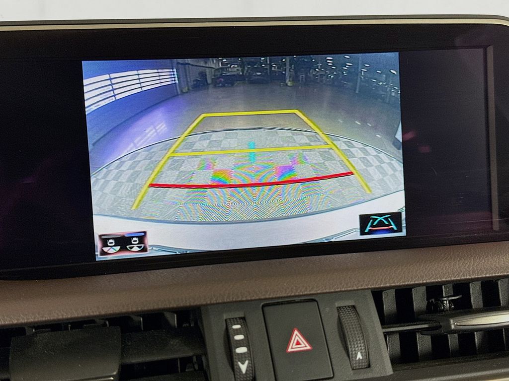 Thumbnail: 2020 Lexus ES - 14