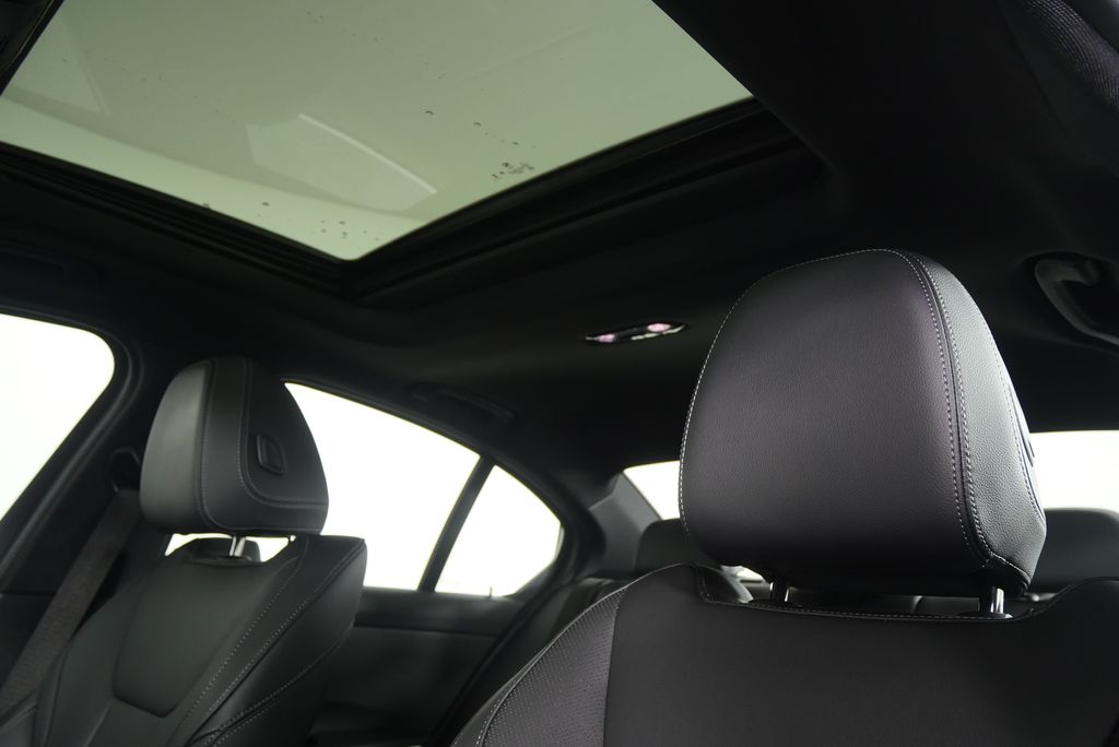 Thumbnail: 2025 BMW 3 Series - 10