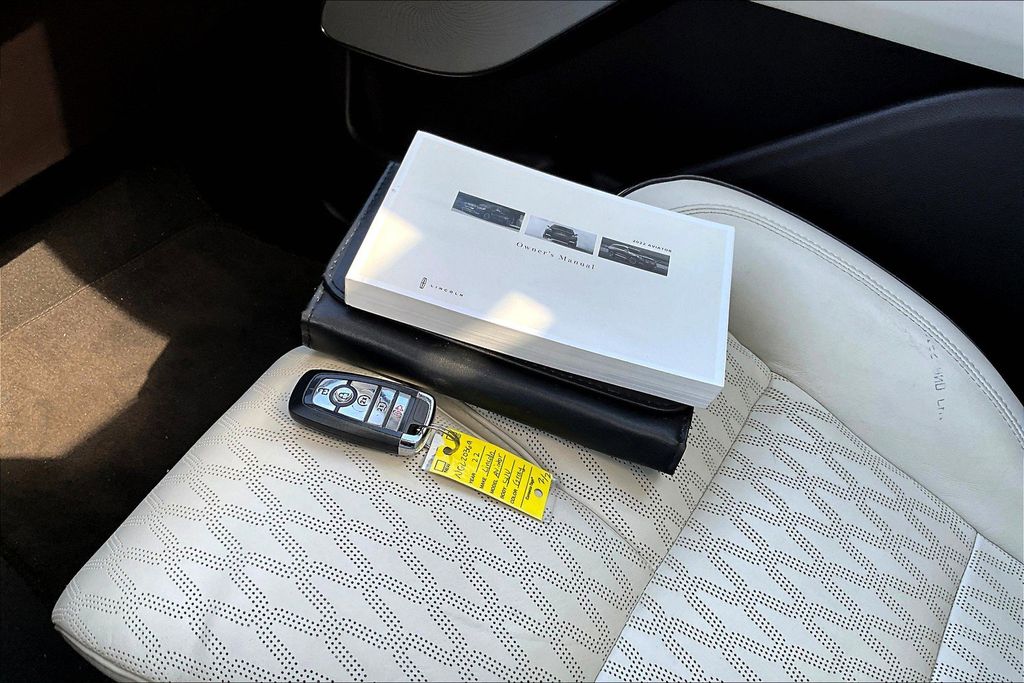 Used 2022 Gray Lincoln Black Label image 10