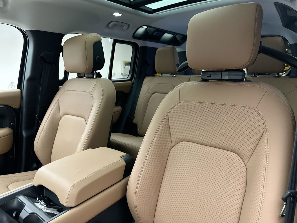 Thumbnail: 2026 Land Rover Defender - 10