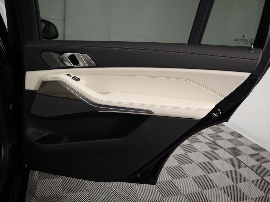 Thumbnail: 2026 BMW X7 - 29