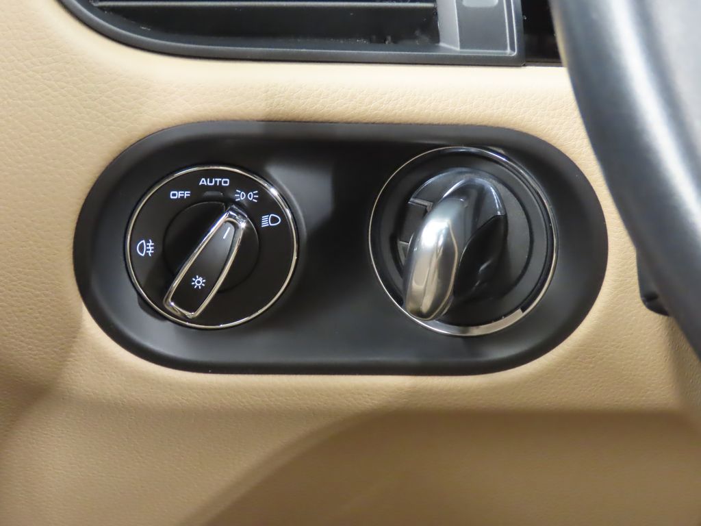 Thumbnail: 2021 Porsche Macan - 22