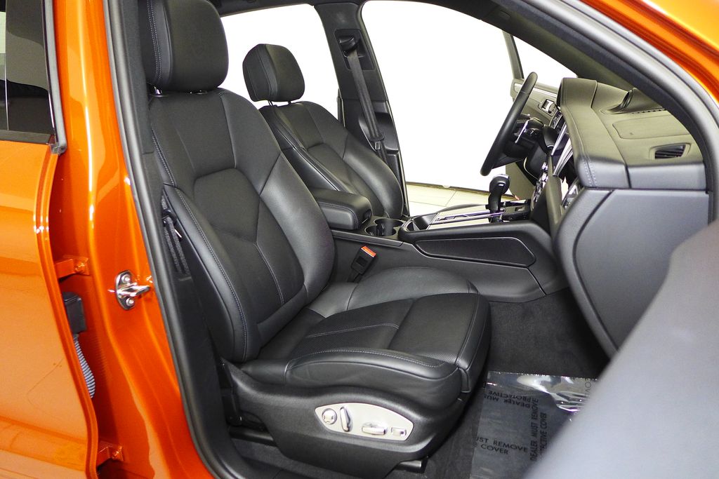 Thumbnail: 2022 Porsche Macan - 19