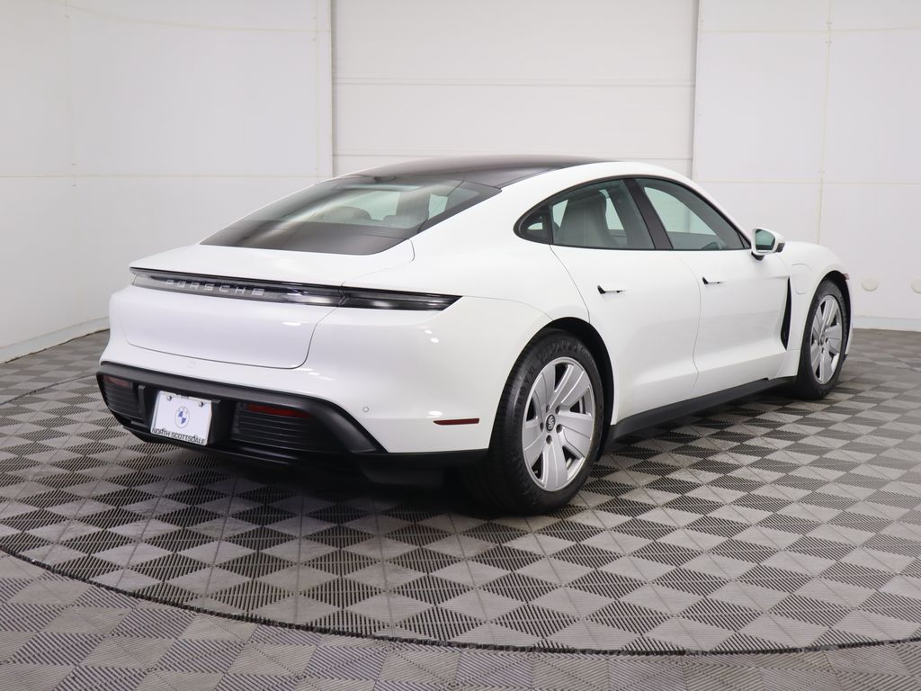 Thumbnail: 2021 Porsche Taycan - 5