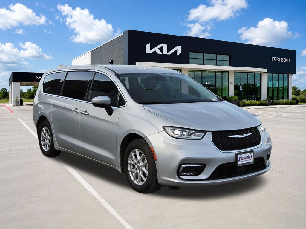 2023 Chrysler Pacifica Touring L - 2