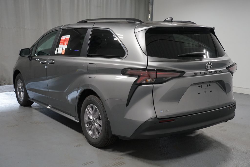 Thumbnail: 2026 Toyota Sienna - 6