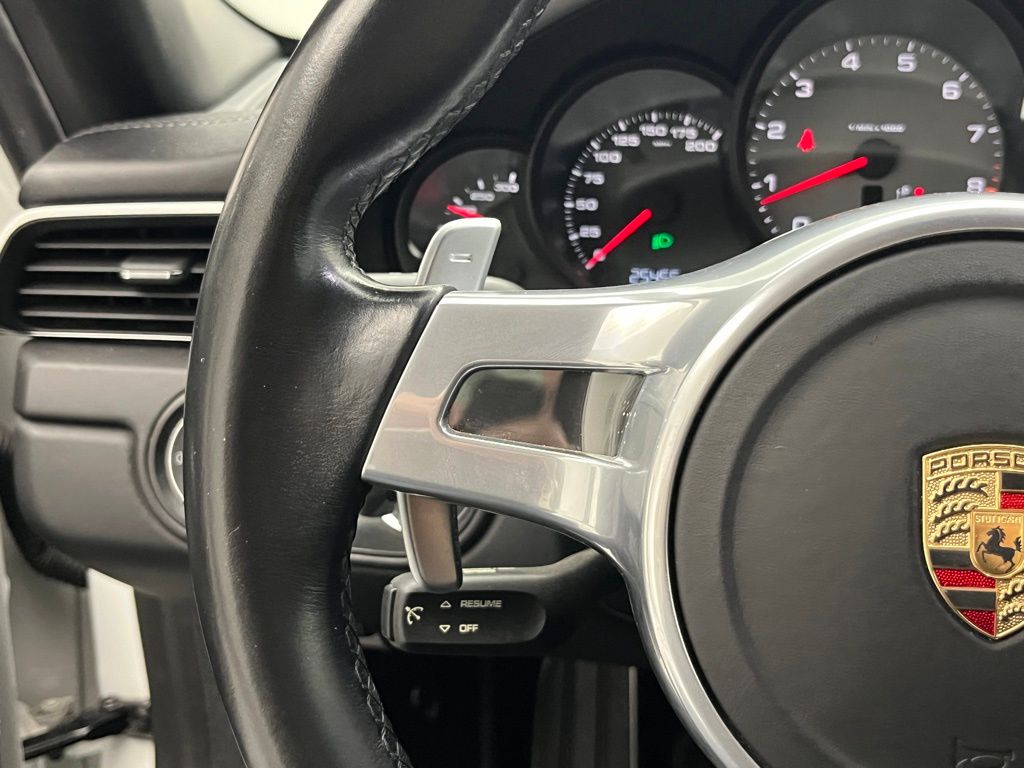 Thumbnail: 2015 Porsche 911 - 13