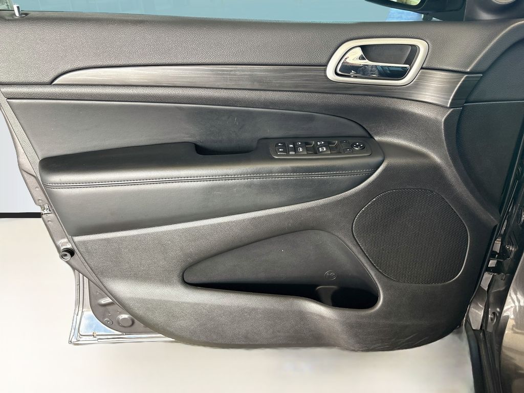 Thumbnail: 2021 Jeep Grand Cherokee - 23