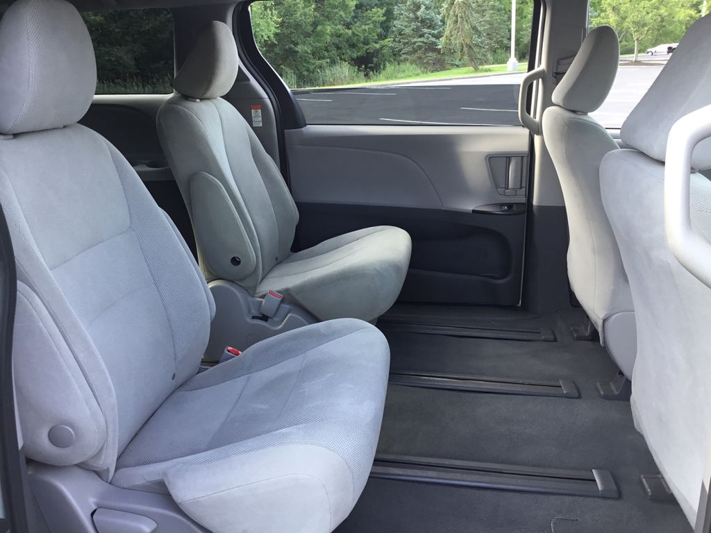 Thumbnail: 2020 Toyota Sienna - 15