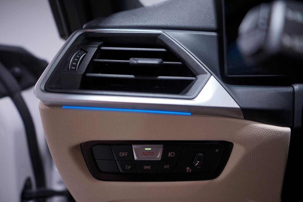 Thumbnail: 2023 BMW i4 - 19