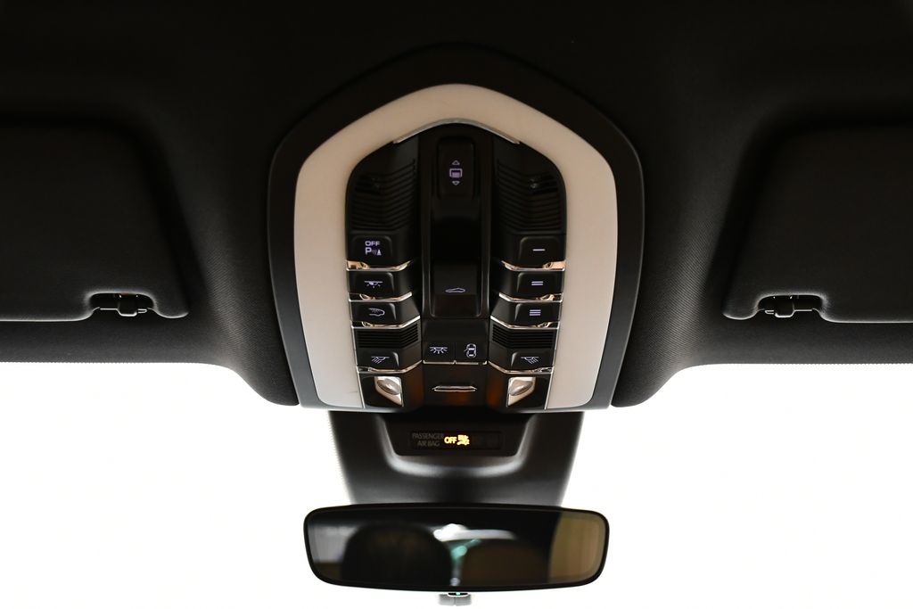 Thumbnail: 2022 Porsche Macan - 25