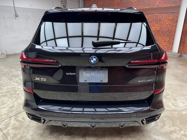 New 2026 Black BMW xDrive40i image 4