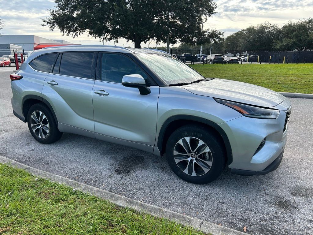 Thumbnail: 2021 Toyota Highlander - 7