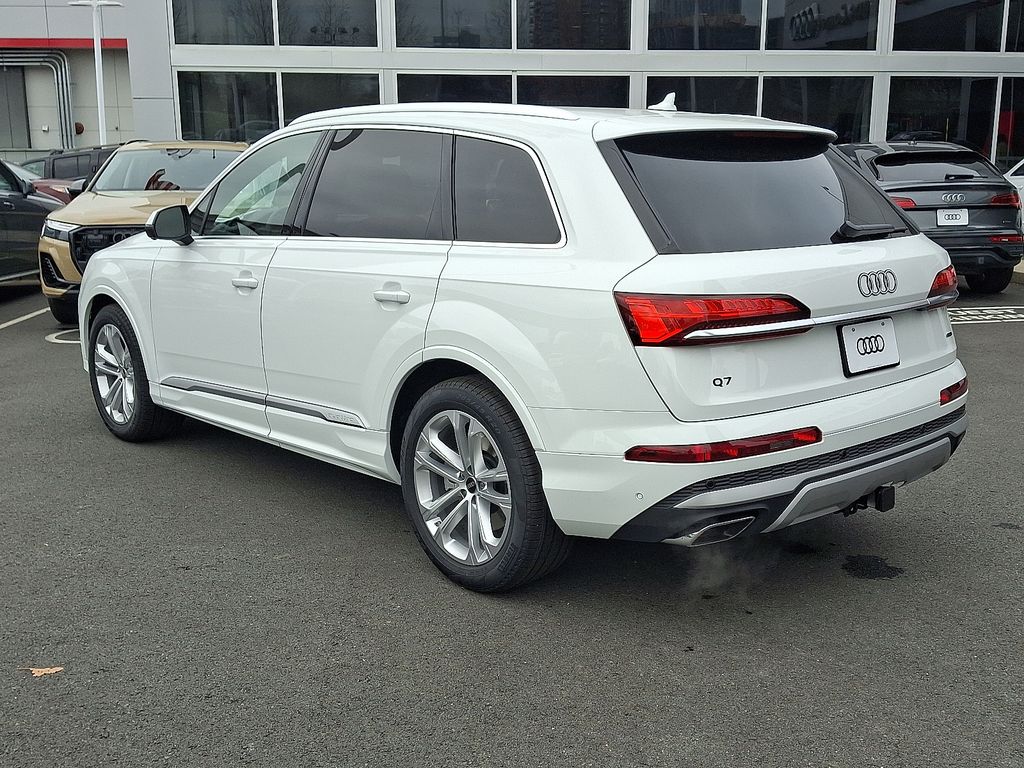 Thumbnail: 2026 Audi Q7 - 4