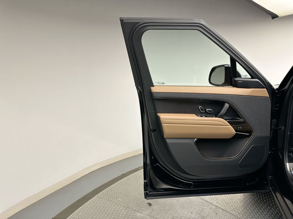2025 Land Rover Range Rover Sport SE 9