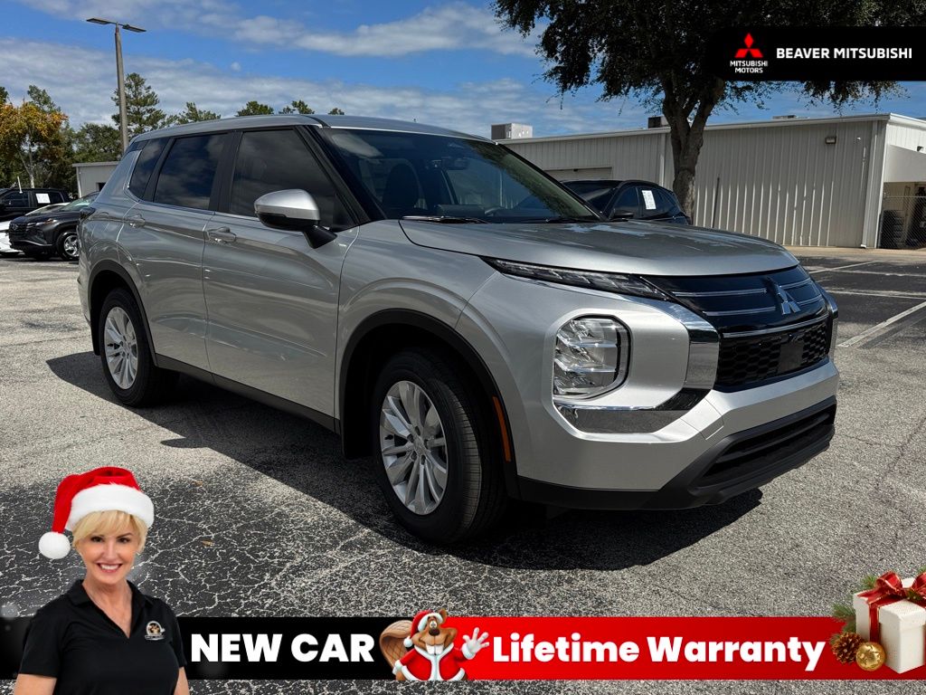 2025 Mitsubishi Outlander ES's photo