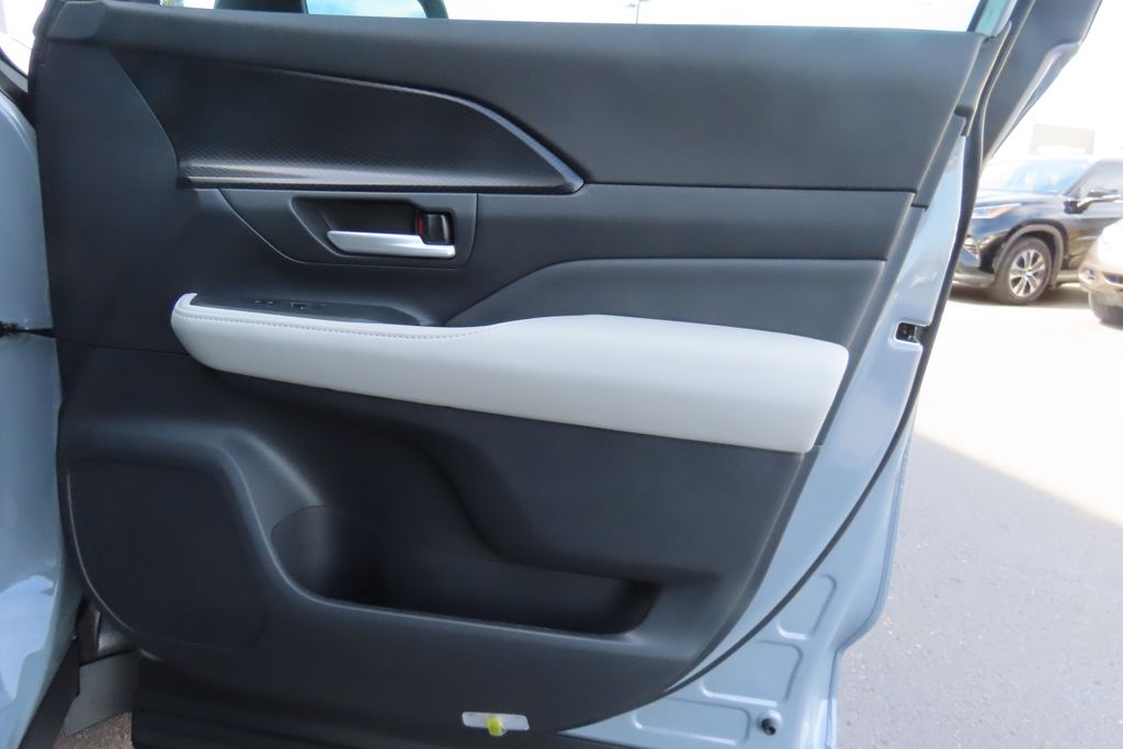 Thumbnail: 2026 Toyota Grand Highlander - 24