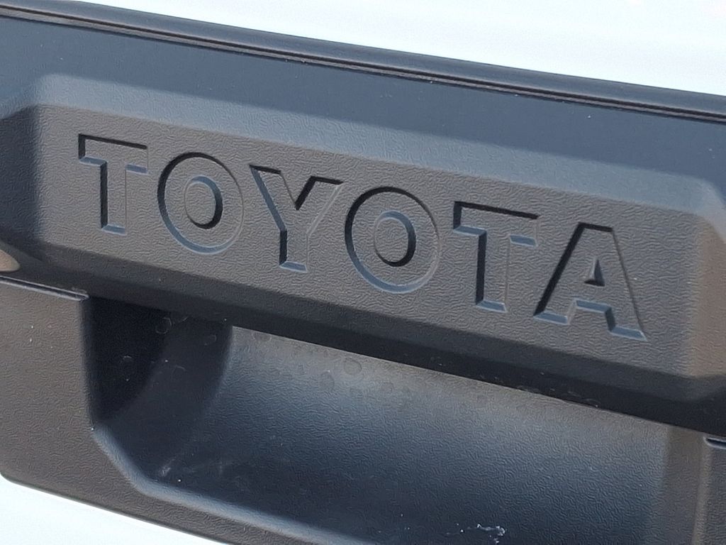 2024 Toyota Tacoma SR5 18