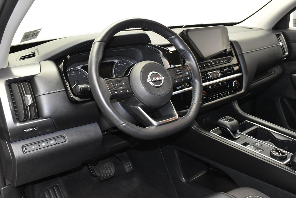 Thumbnail: 2023 Nissan Pathfinder - 15