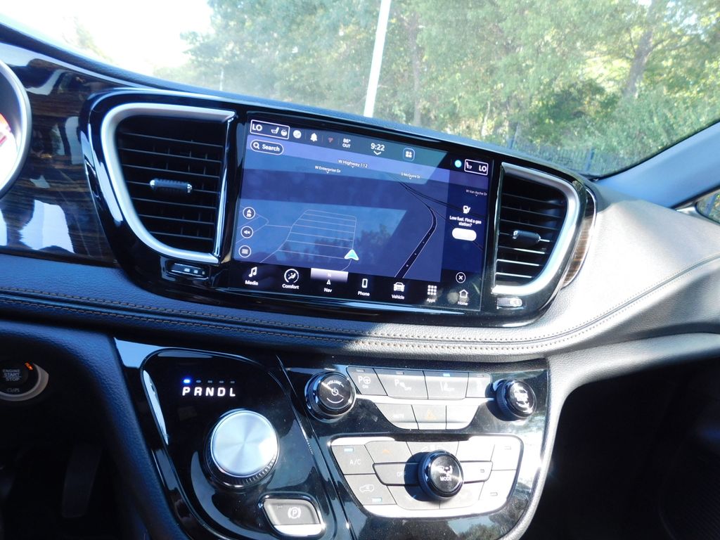 Thumbnail: 2023 Chrysler Pacifica - 6