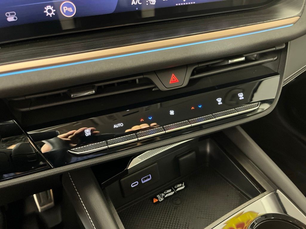 Thumbnail: 2025 Buick Envision - 32