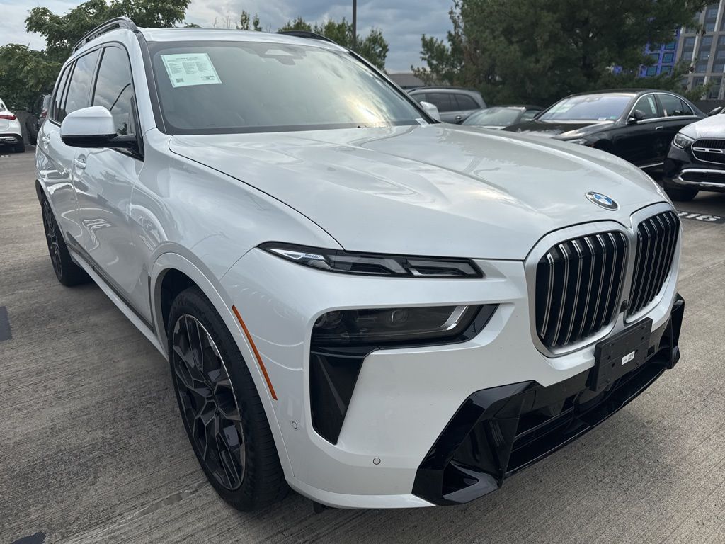 Thumbnail: 2023 BMW X7 - 3