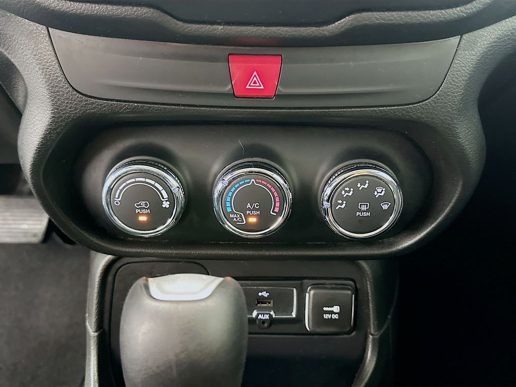 Thumbnail: 2016 Jeep Renegade - 15