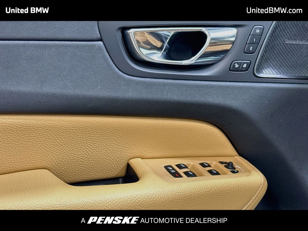 Thumbnail: 2019 Volvo XC60 - 10