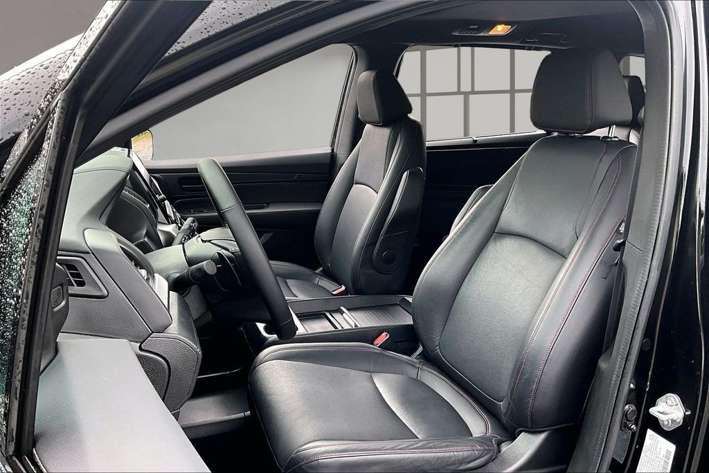 Used 2024 Honda Odyssey Van