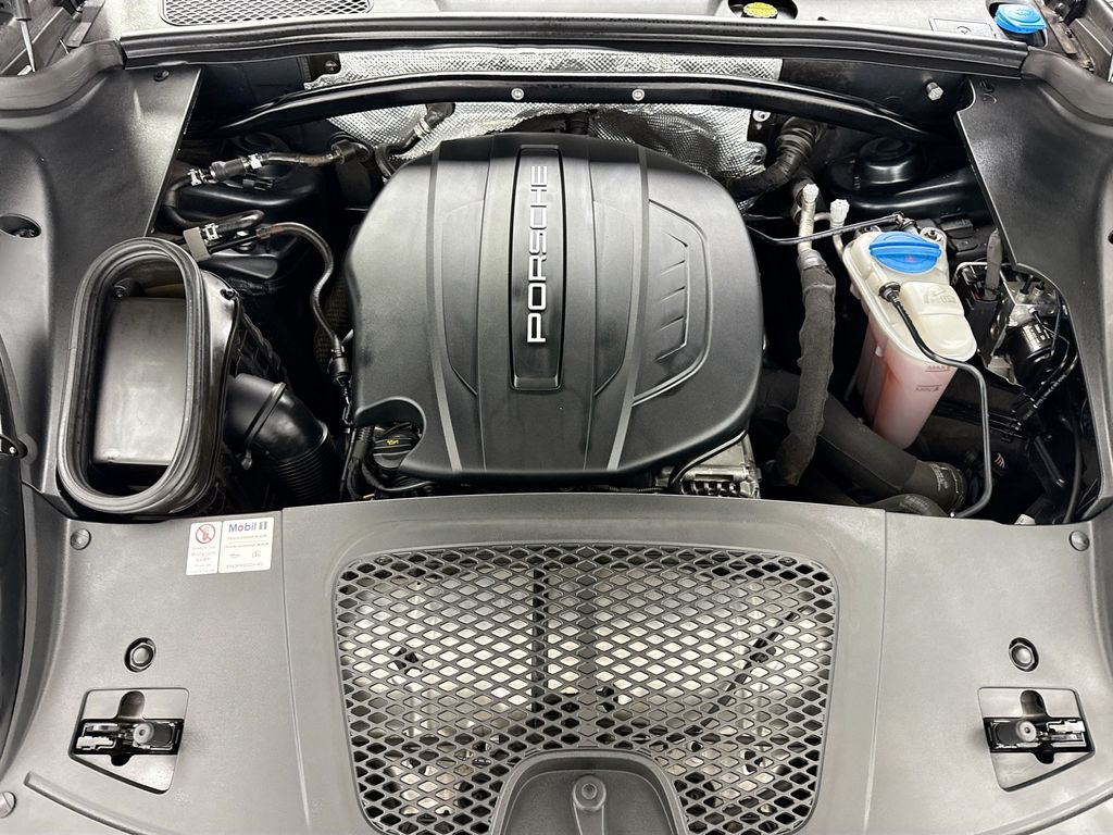 Thumbnail: 2017 Porsche Macan - 27