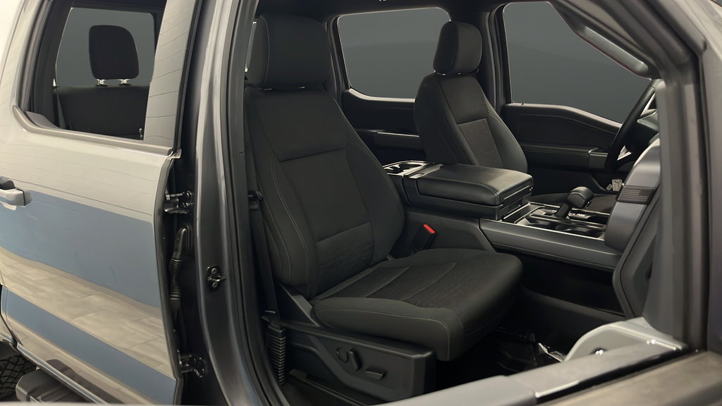 Used 2025 Carbonized Gray Metallic Ford XLT image 22