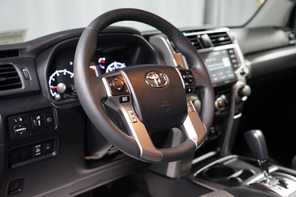 Thumbnail: 2022 Toyota 4Runner - 11
