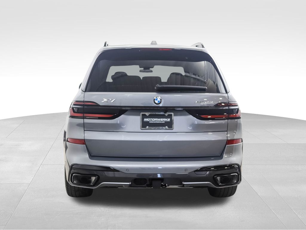 Thumbnail: 2026 BMW X7 - 4