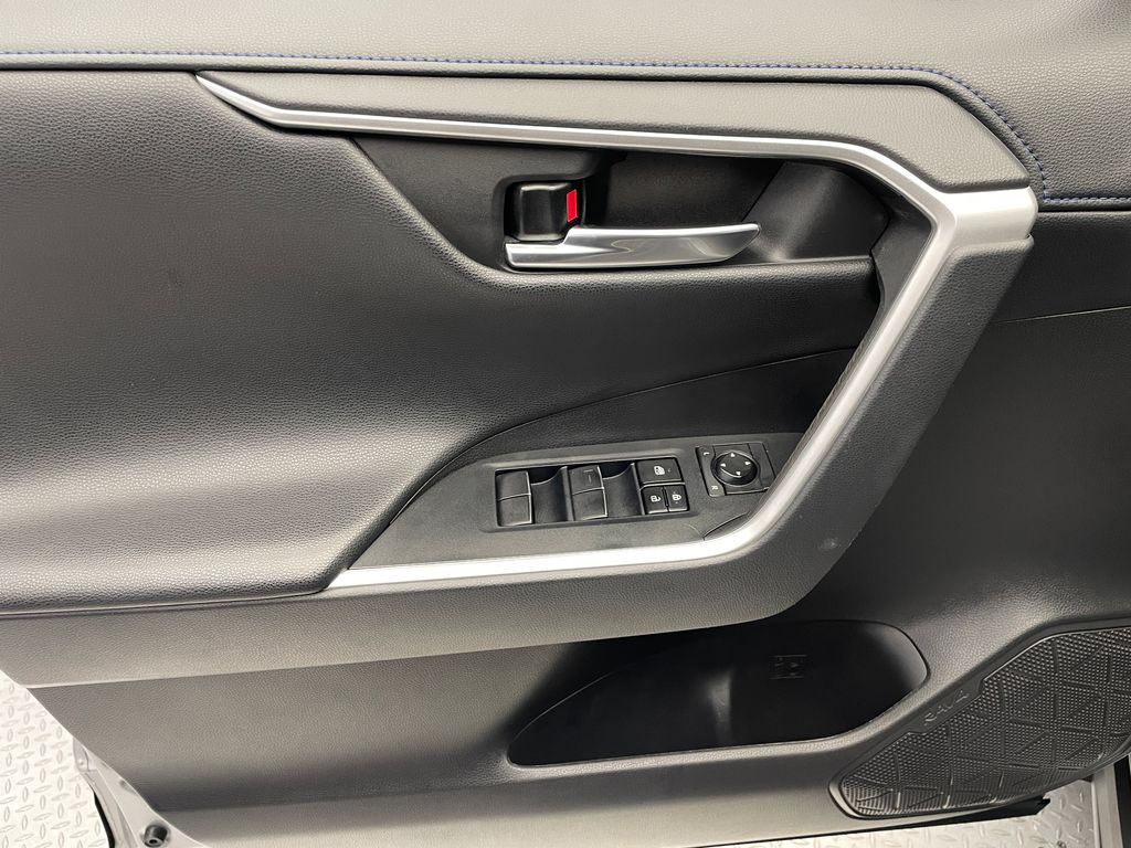 2021 Toyota RAV4 XSE 9