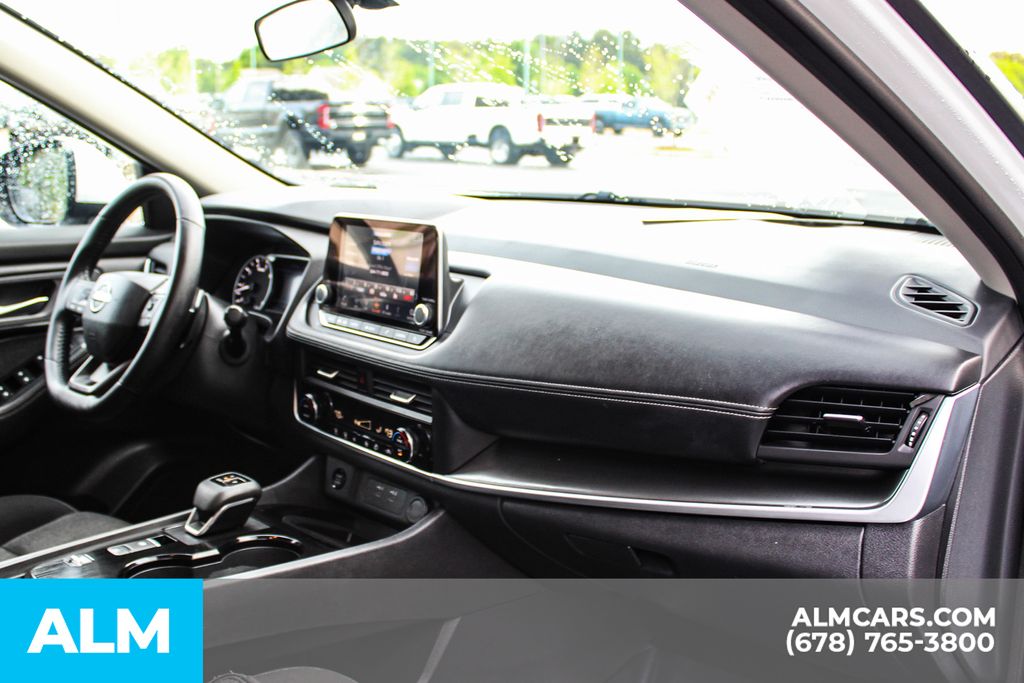 Used 2025 White Nissan SV image 24