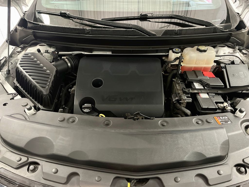 Used 2022 White Buick Premium Group image 32