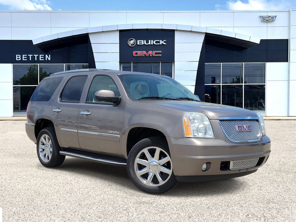 Gray (Mocha Steel Metallic) 2012 GMC Yukon Denali AWD SUV / Crossover All-Wheel Drive 6-Speed Automatic Overdrive