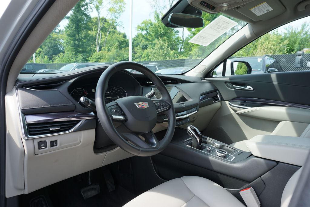 Thumbnail: 2022 Cadillac XT4 - 22
