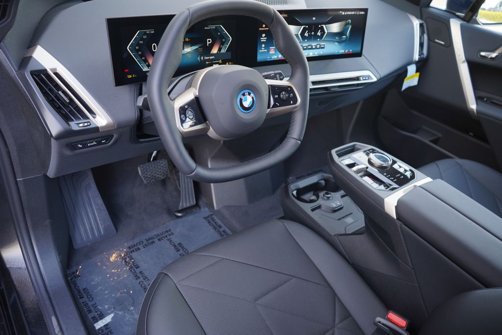 2025 BMW iX xDrive50 12