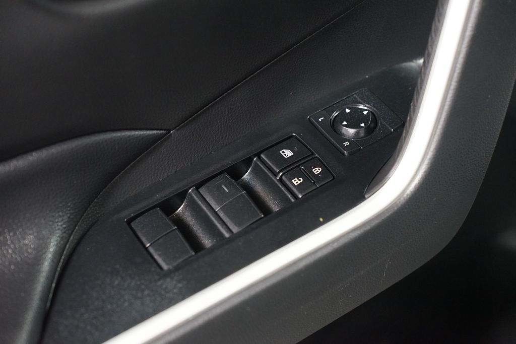 Thumbnail: 2021 Toyota RAV4 - 28