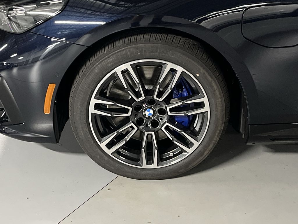 Thumbnail: 2026 BMW 5 Series - 10
