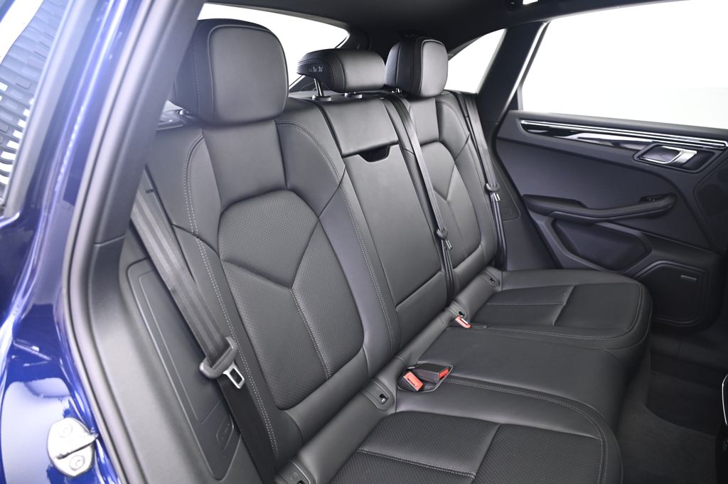 Thumbnail: 2025 Porsche Macan - 19