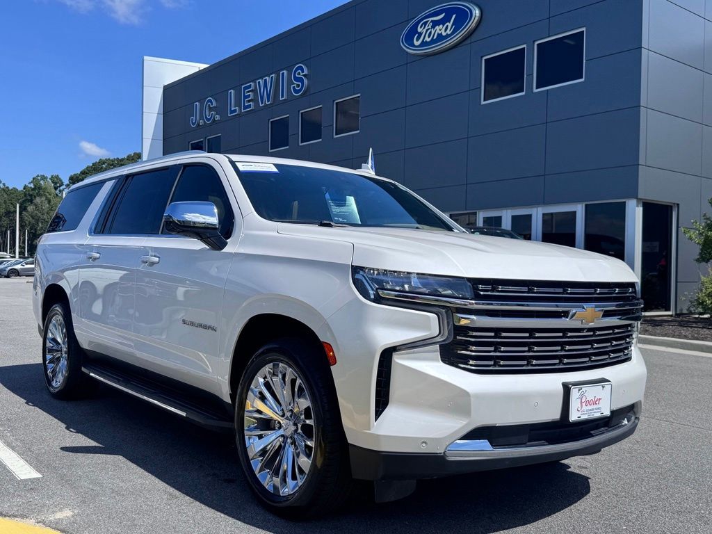 White (Iridescent Pearl Tricoat) 2021 Chevrolet Suburban SUV / Crossover 4X2