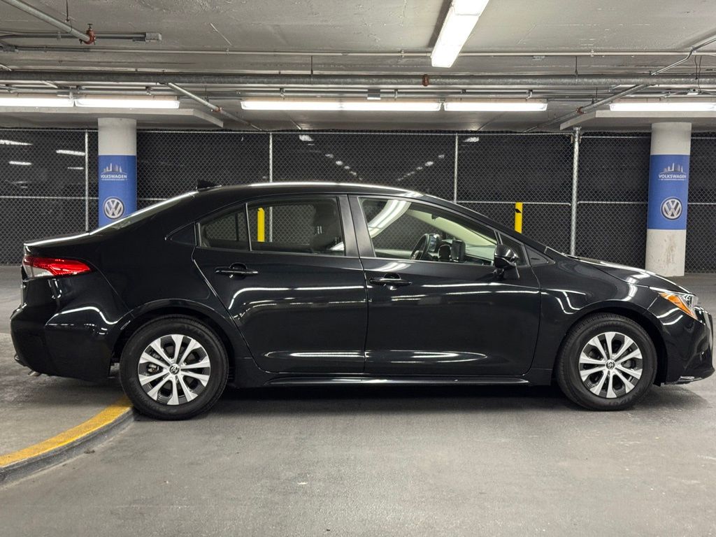 2022 Toyota Corolla Hybrid LE 37