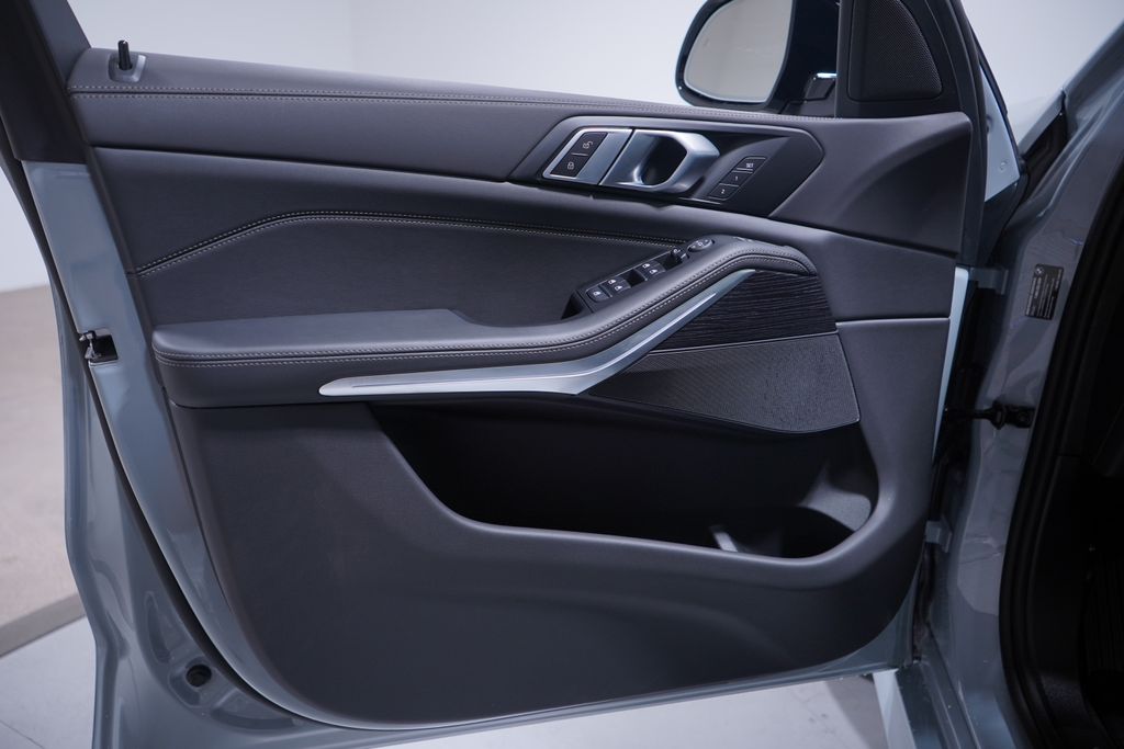 Thumbnail: 2026 BMW X5 - 12