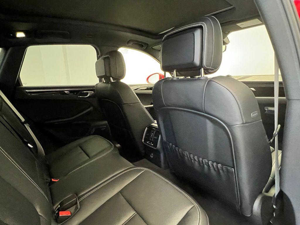 Thumbnail: 2026 Porsche Macan - 16
