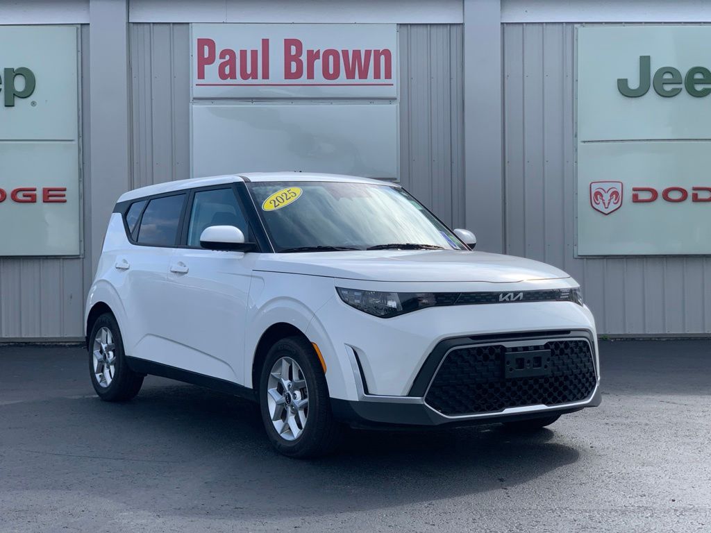 Snow White Pearl 2025 Kia Soul SUV / Crossover Front-Wheel Drive Continuously Variable Transmission